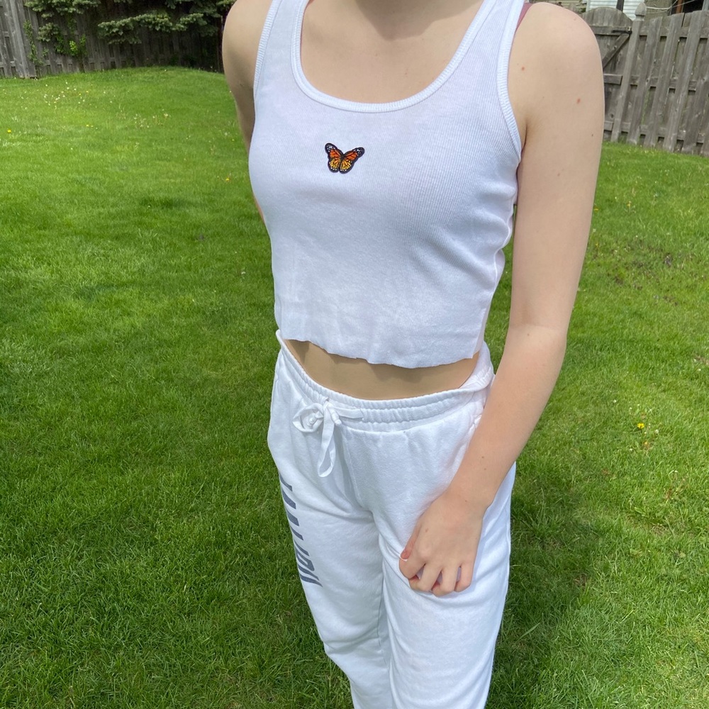 Butterfly Crop🦋 - Picture 2 of 2